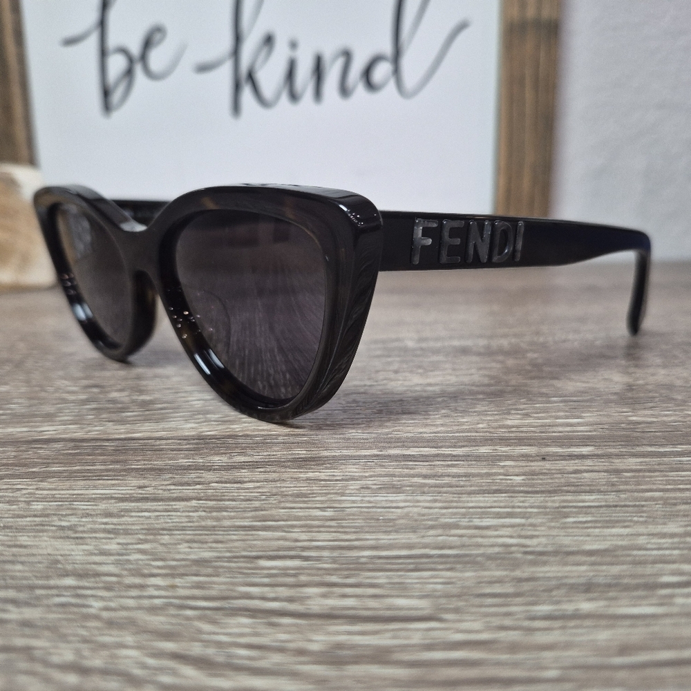 FENDI Sunglasses FE40087U, 55-16 140, Cat Eye, Authentic - Picture 3 of 9